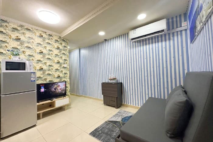 Aegean Sea G Apartment, 3 bedrooms and 1 living room, can accommodate 8 people.