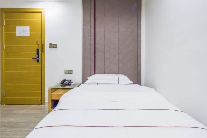 Standard single room