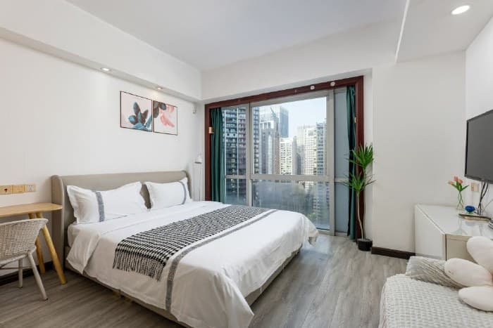 Enjoy the comfort of a king-size bed in a luxurious and elegant residence.