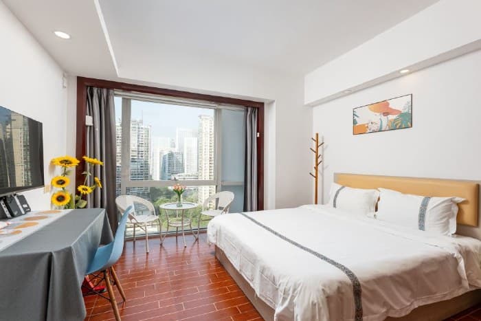 Enjoy the comfort of a king-size bed in a luxurious and elegant residence.