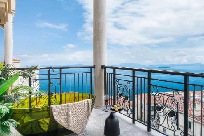 Duplex 4-bedroom, 7-bedroom sea view suite