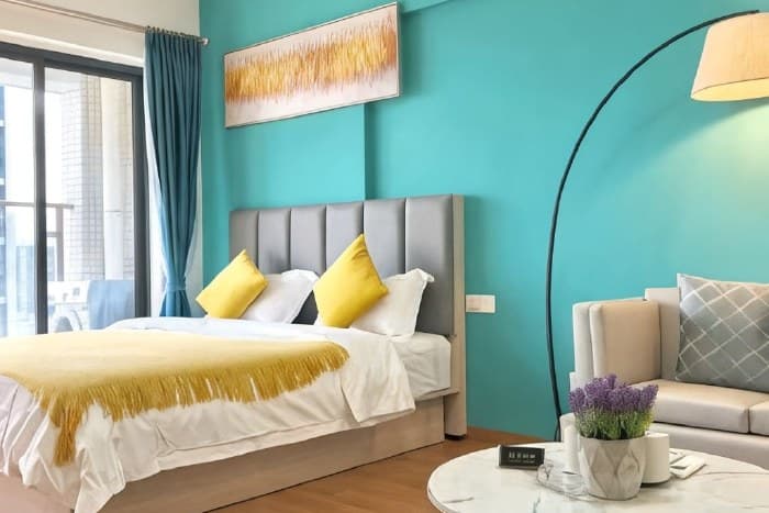 Comfortable double room (balcony + refrigerator + washing machine)