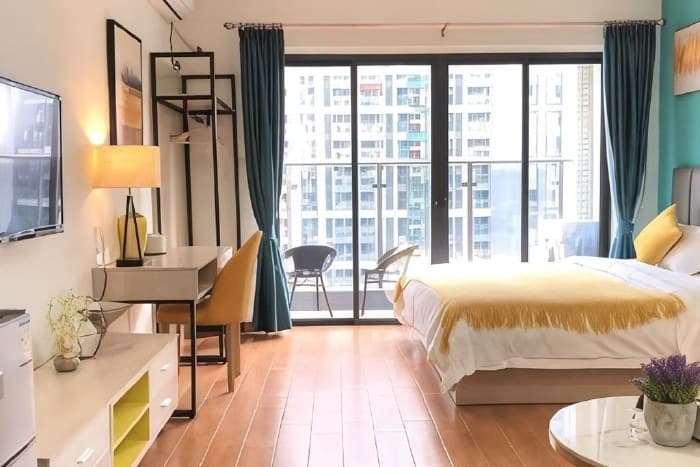 Comfortable double room (balcony + refrigerator + washing machine)