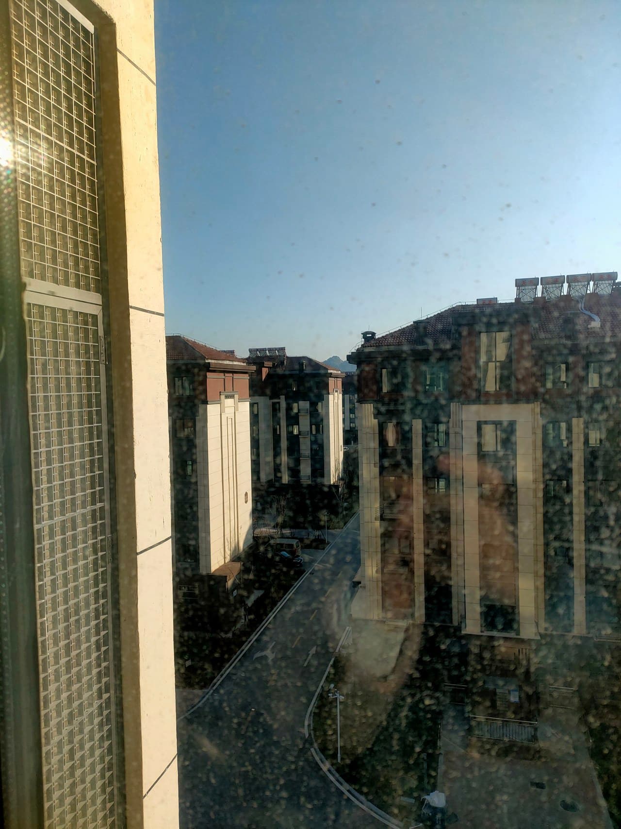 Close to the wholesale market, yet far from the hustle and bustle.