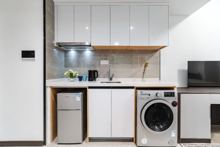 Refrigerator, washing machine