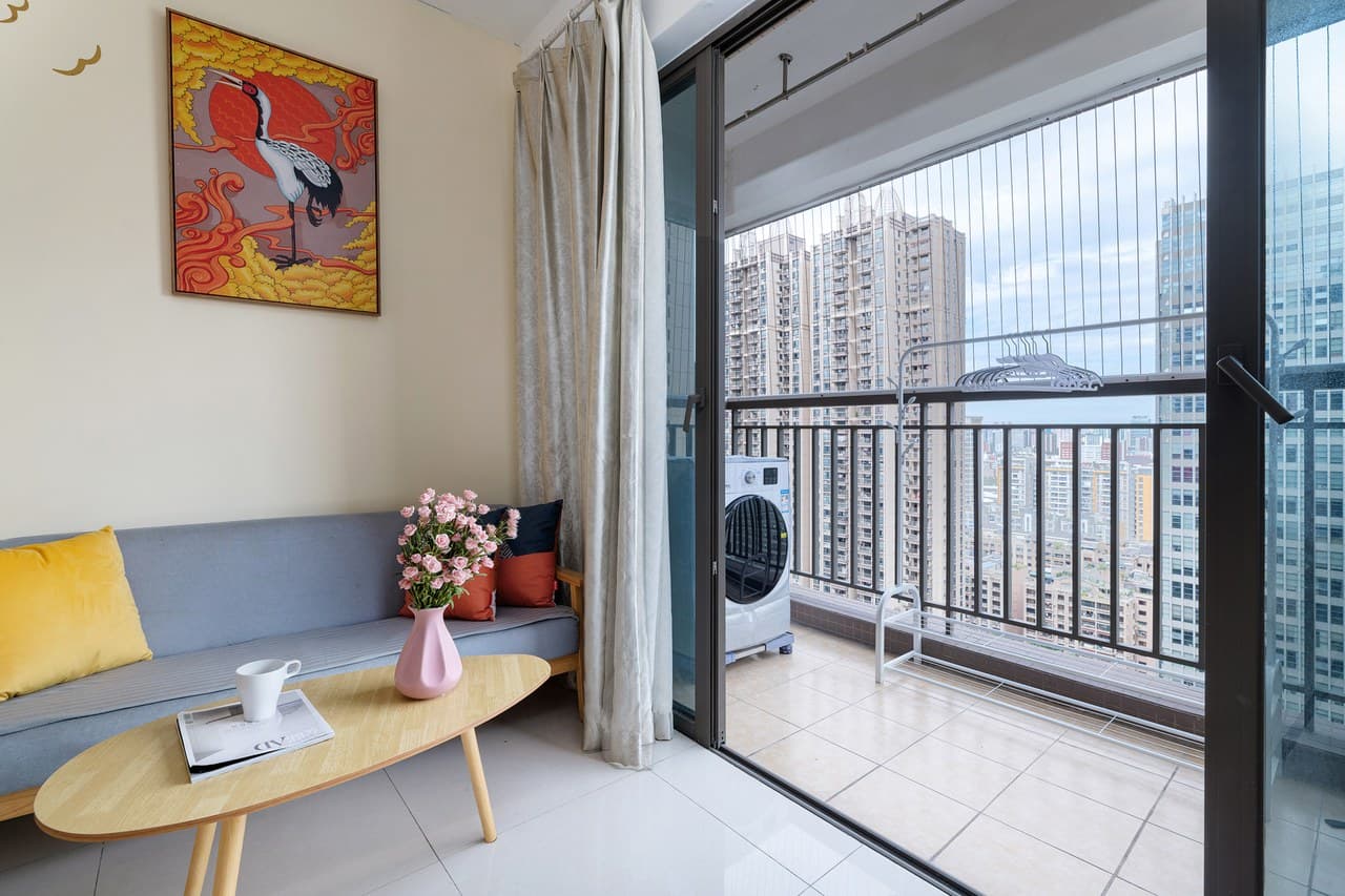 Three-meter-wide balcony, three elevators serving eight households in a residential community