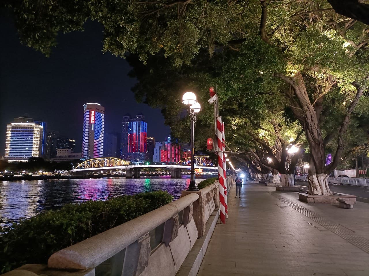 Near the business district, dining options are plentiful.