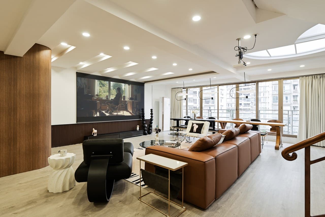 Several large spaces for parties and gatherings nearby