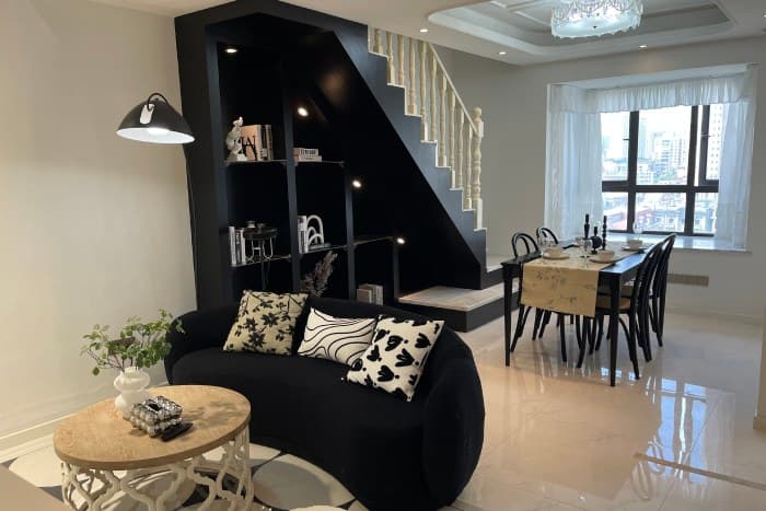 3-bedroom duplex apartment for rent on Jianghan Road/Hankou River Beach | Busy and cute~
