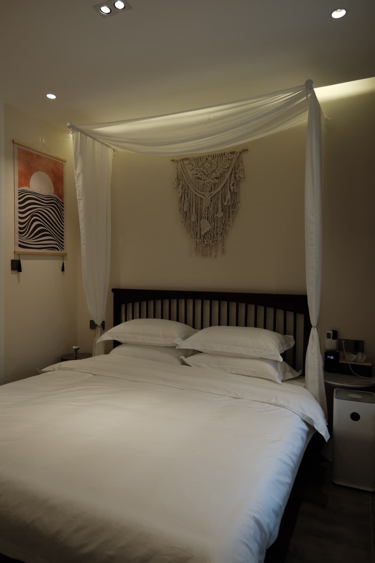 Two bedrooms and one living room, suitable for living with relatives and friends.