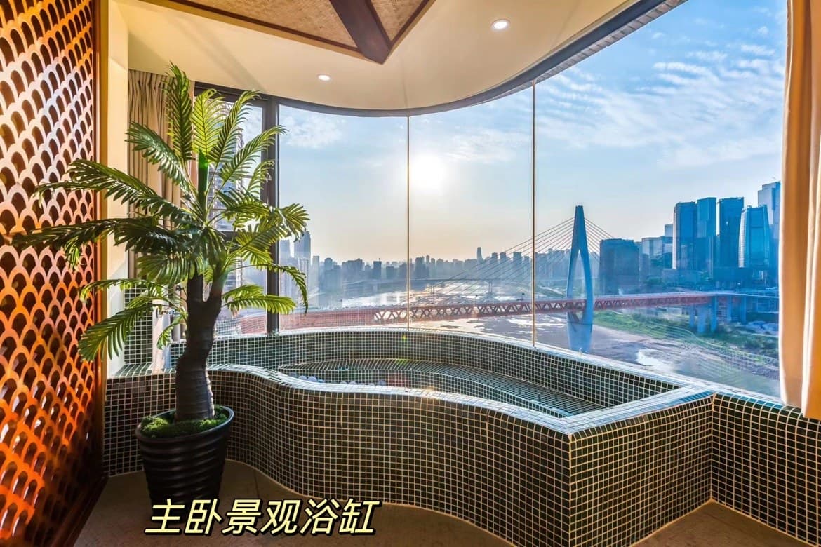 Overlooking the Yangtze River, enjoying the night view, and watching the sunrise!