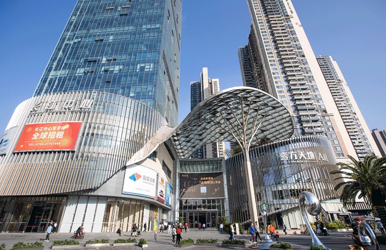 Convenient for travel around Longhua Central Business District