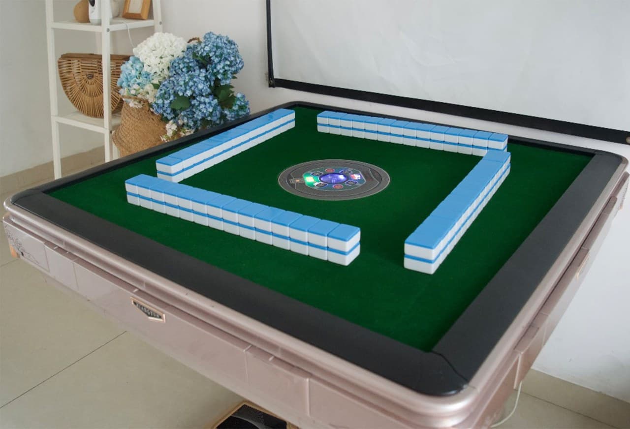 Free giant screen HD projector/Mahjong/Board games
