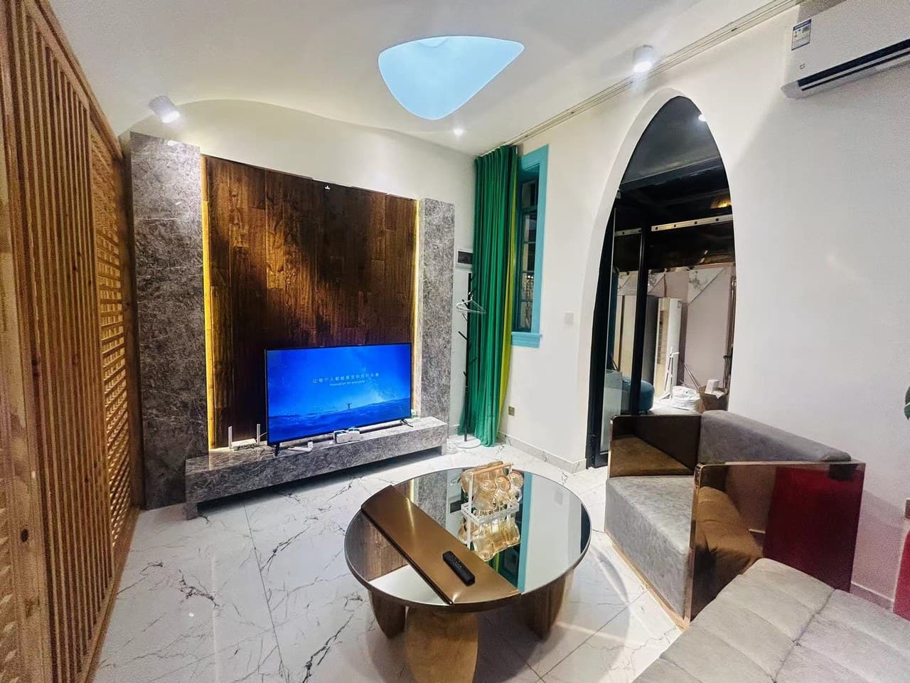 Exclusive private sunlit courtyard on Nanjing West Road
