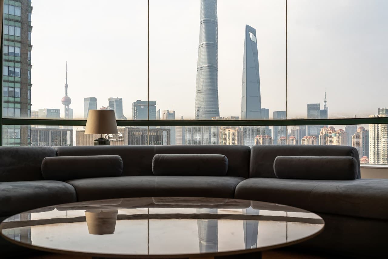 270° panoramic high-rise apartment on the Bund