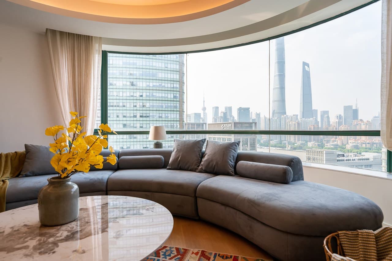 270° panoramic high-rise apartment on the Bund