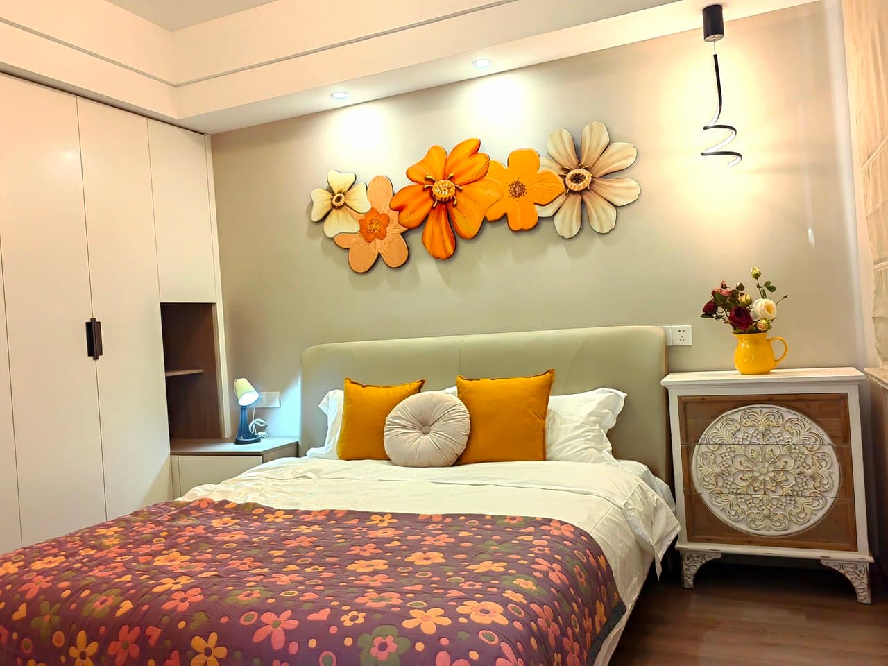 Luxury Two-Bedroom Apartment in Xuhui District