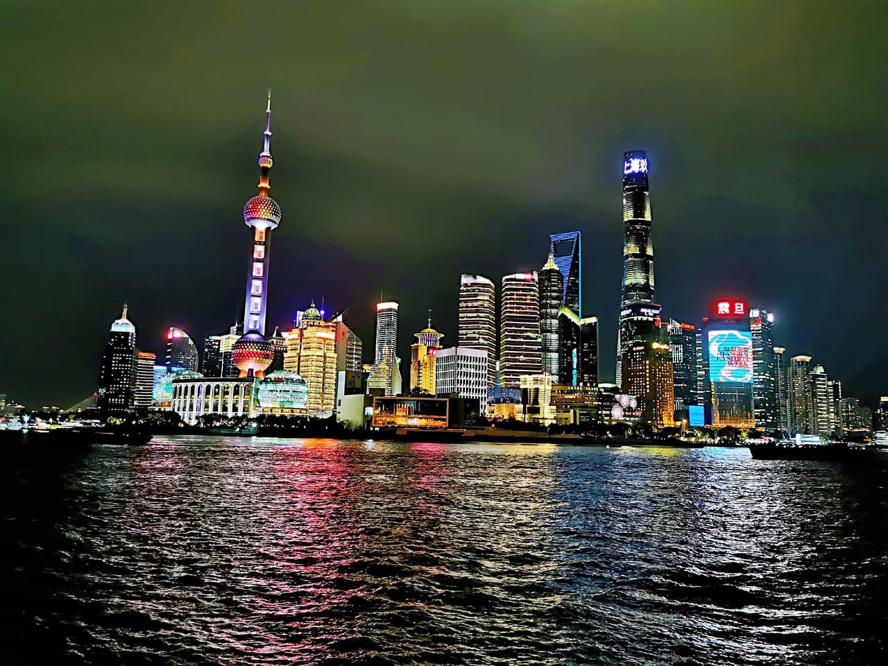 The Bund offers convenient living with abundant amenities.