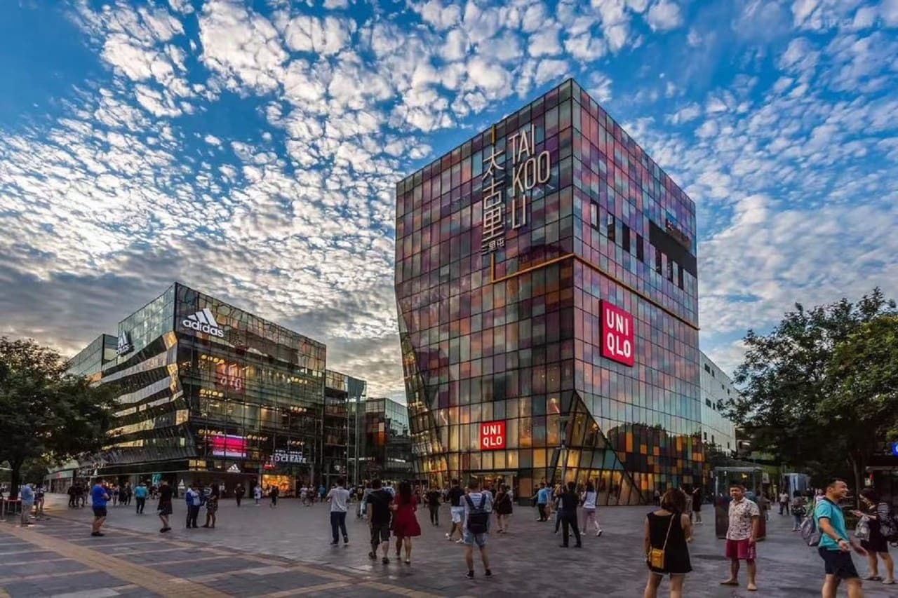 Workers' Stadium and Sanlitun are within walking distance.