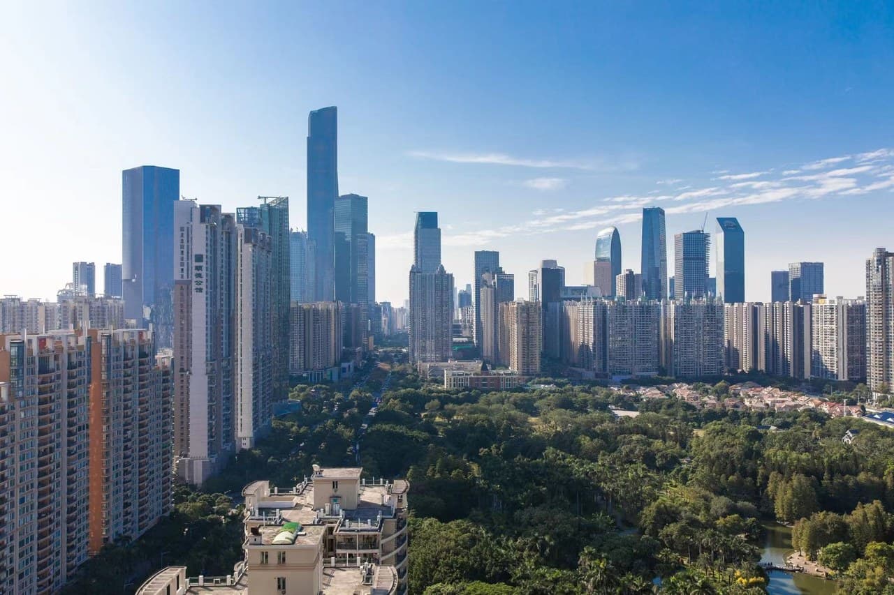 Zhujiang New Town CBD offers a wide range of dining, entertainment, and leisure options.