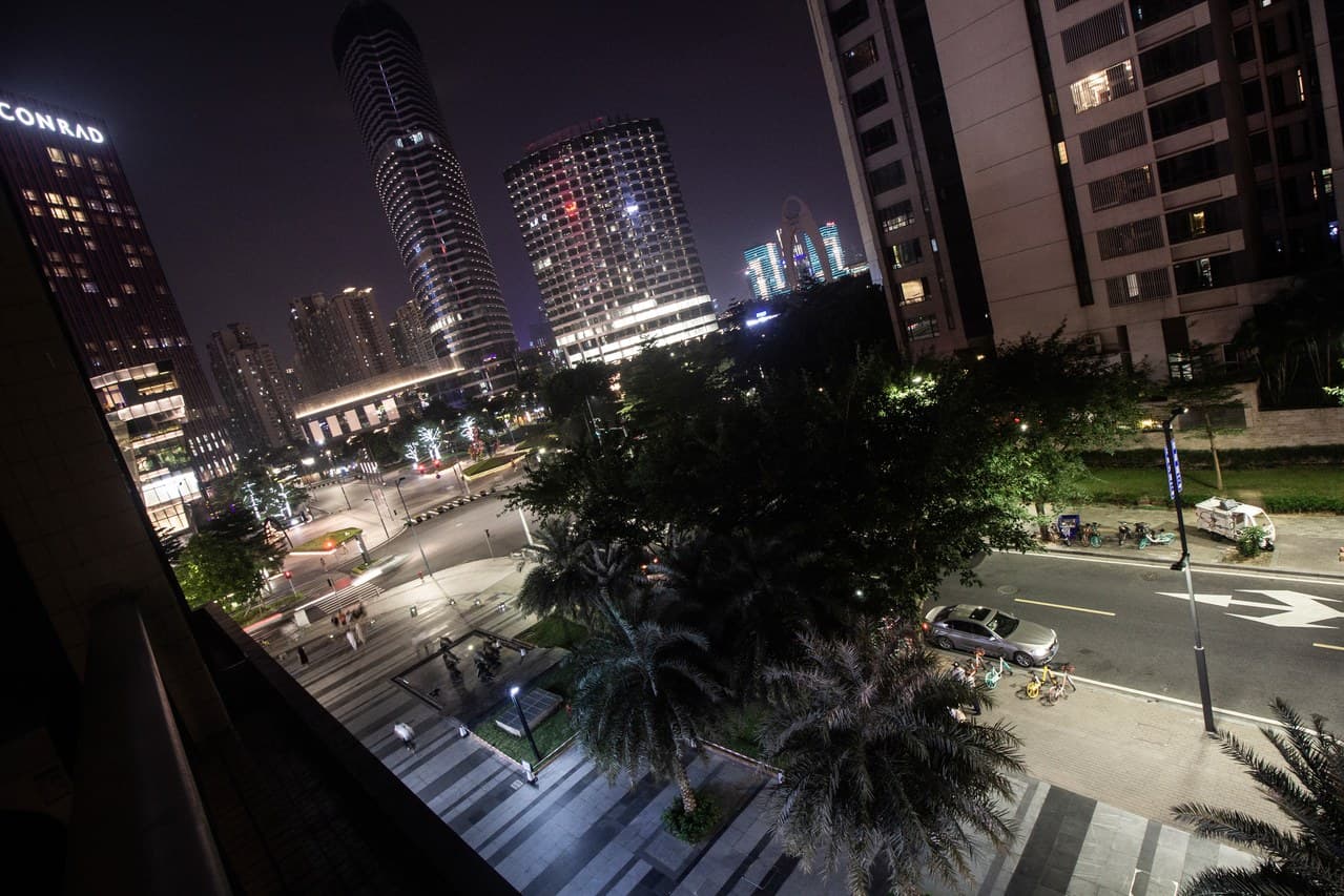 CBD business district, worry-free dining and convenient transportation