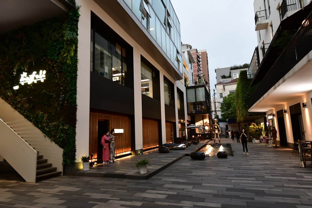 Close to popular tourist attractions, convenient for travel.
