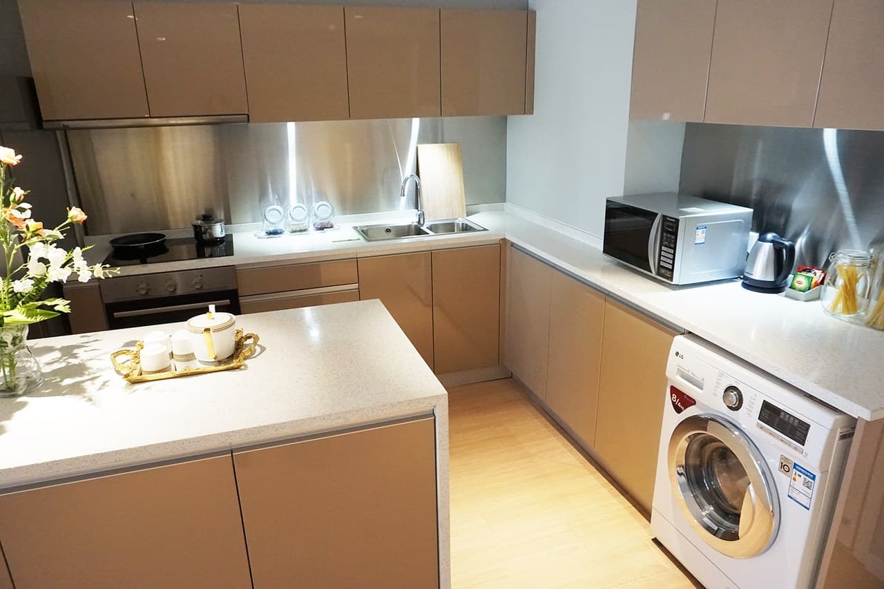The apartment has complete facilities for a comfortable stay.