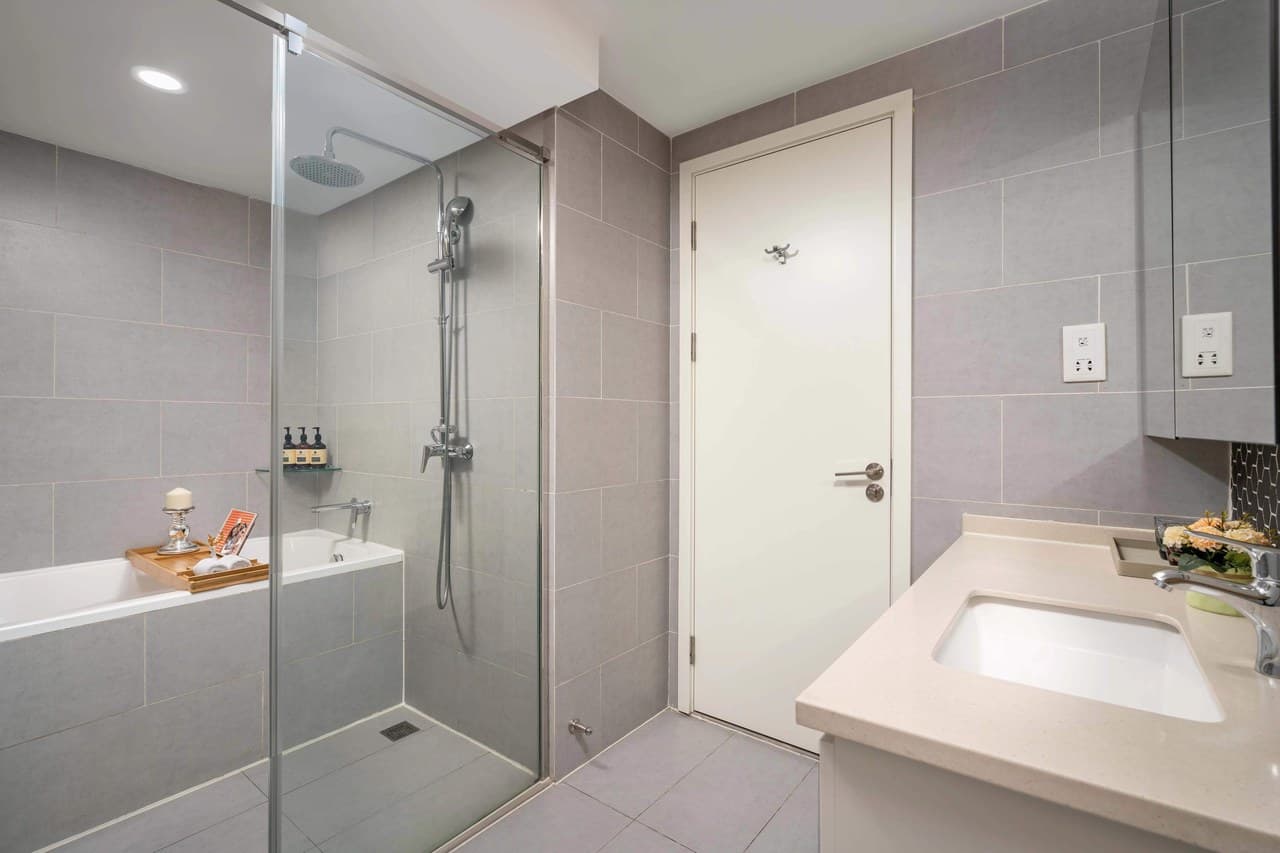 Bathroom dry and wet separation