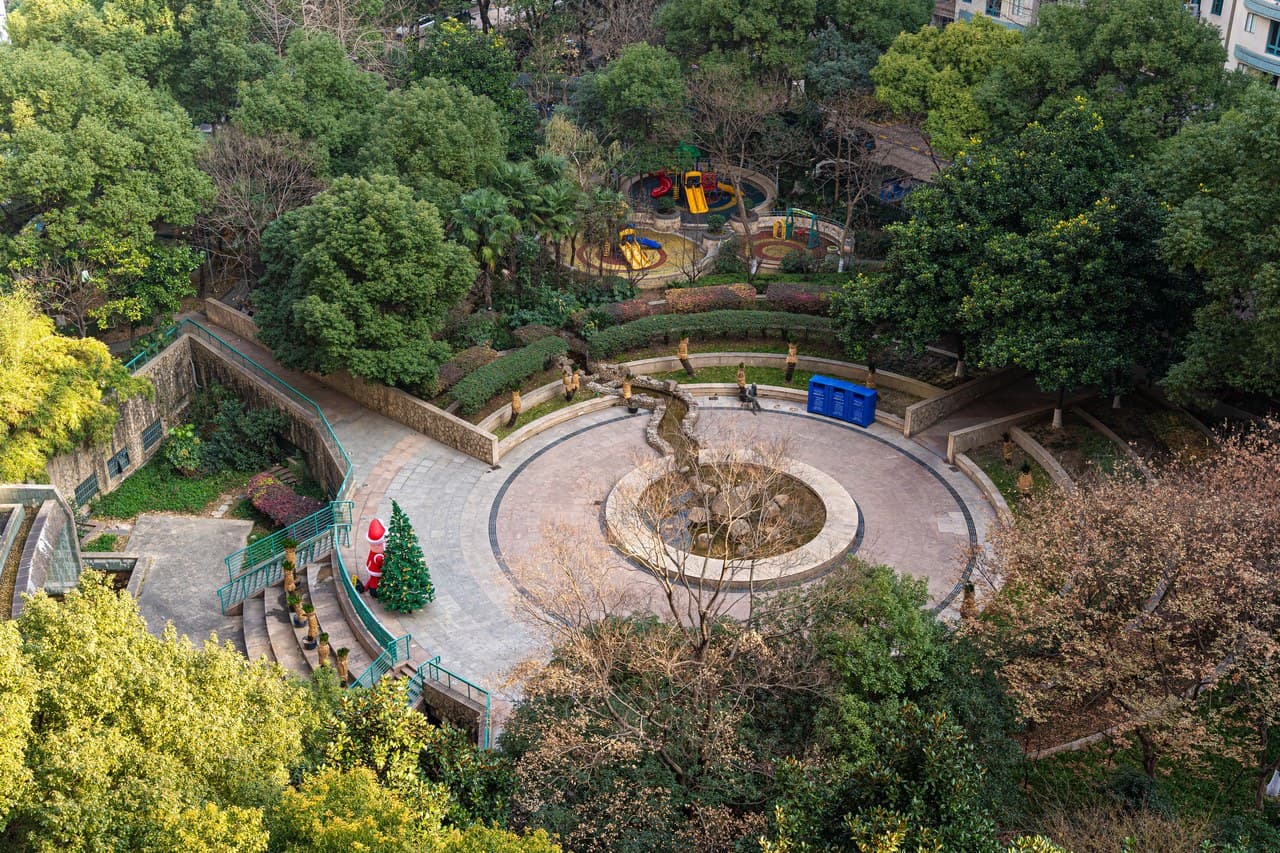 [High-quality residential community with convenient transportation]
