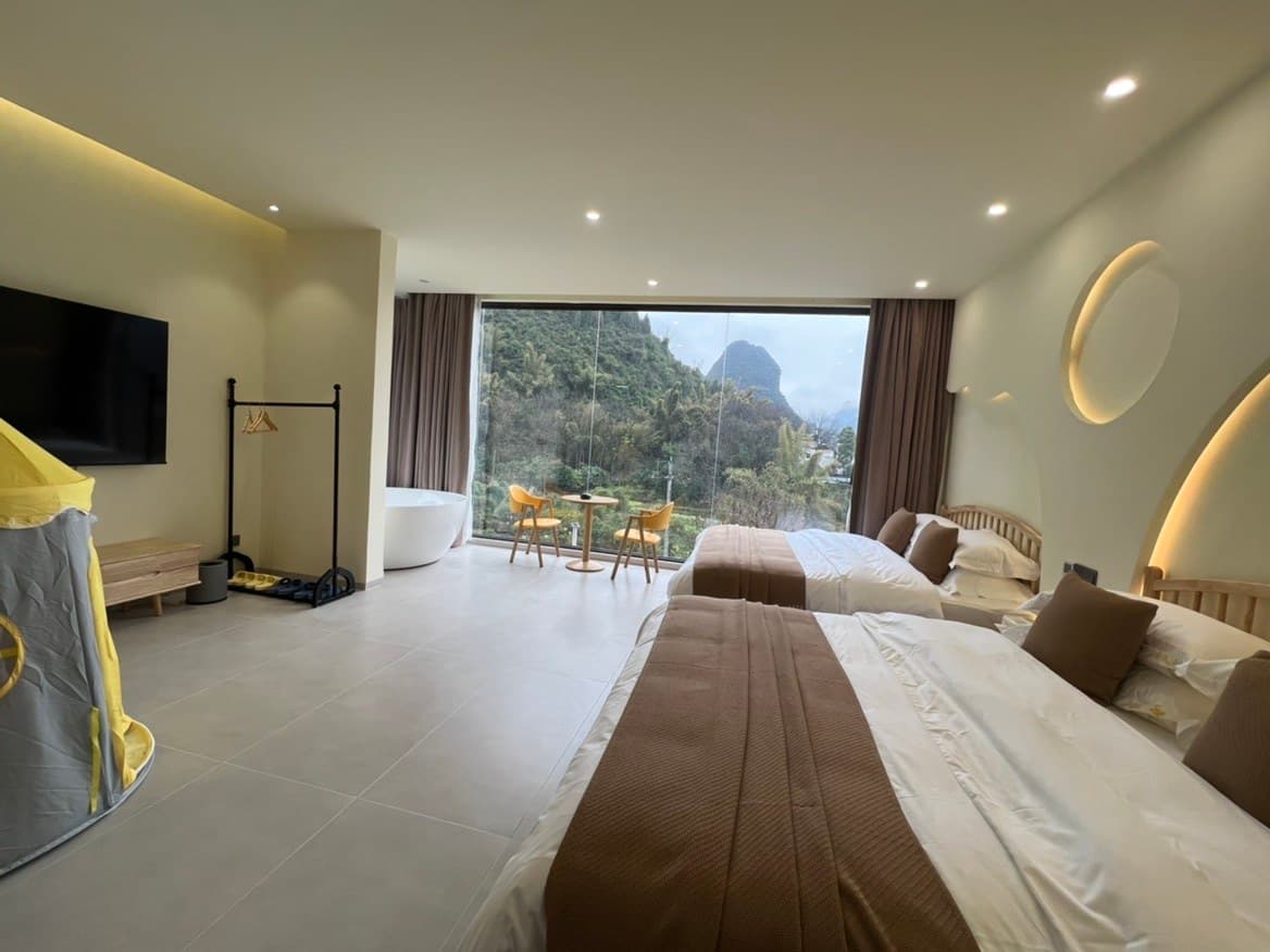 Near Yulong River Eternal Love Children's Fun Family Room