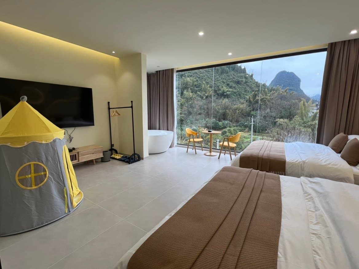Near Yulong River Eternal Love Children's Fun Family Room