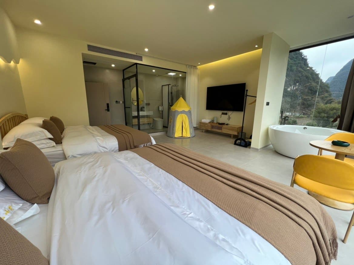 Near Yulong River Eternal Love Children's Fun Family Room
