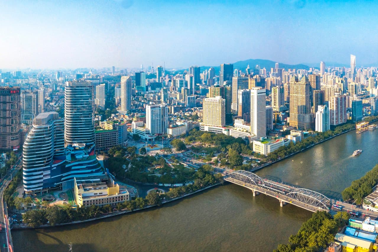 3 minutes to Haizhu Square Shopping and Dining Center