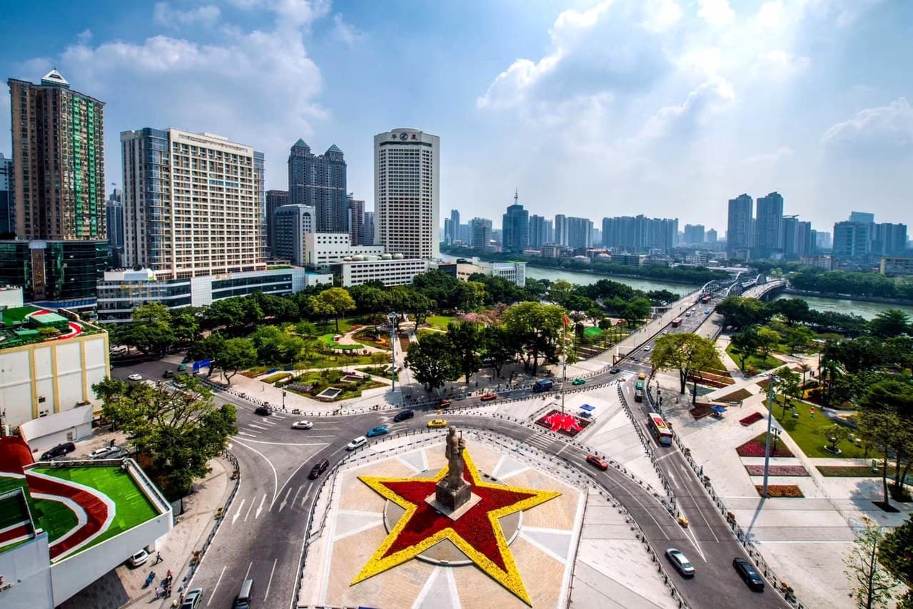 3 minutes to Haizhu Square Shopping and Dining Center