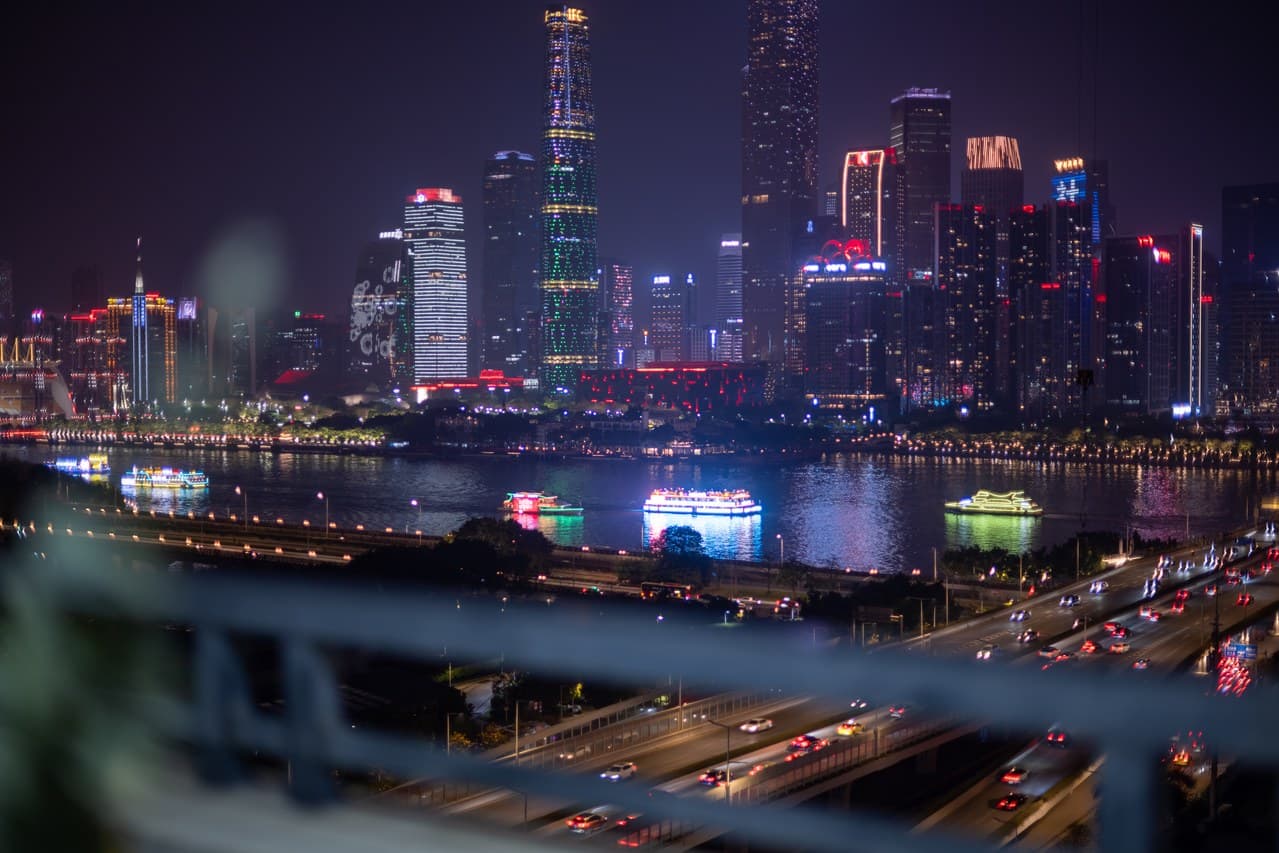Panoramic views of the Pearl River from the Guangzhou Tower.