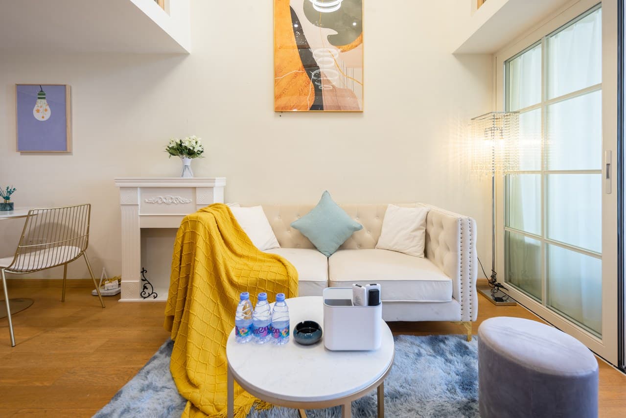 Convenient transportation, central location in Nanshan District