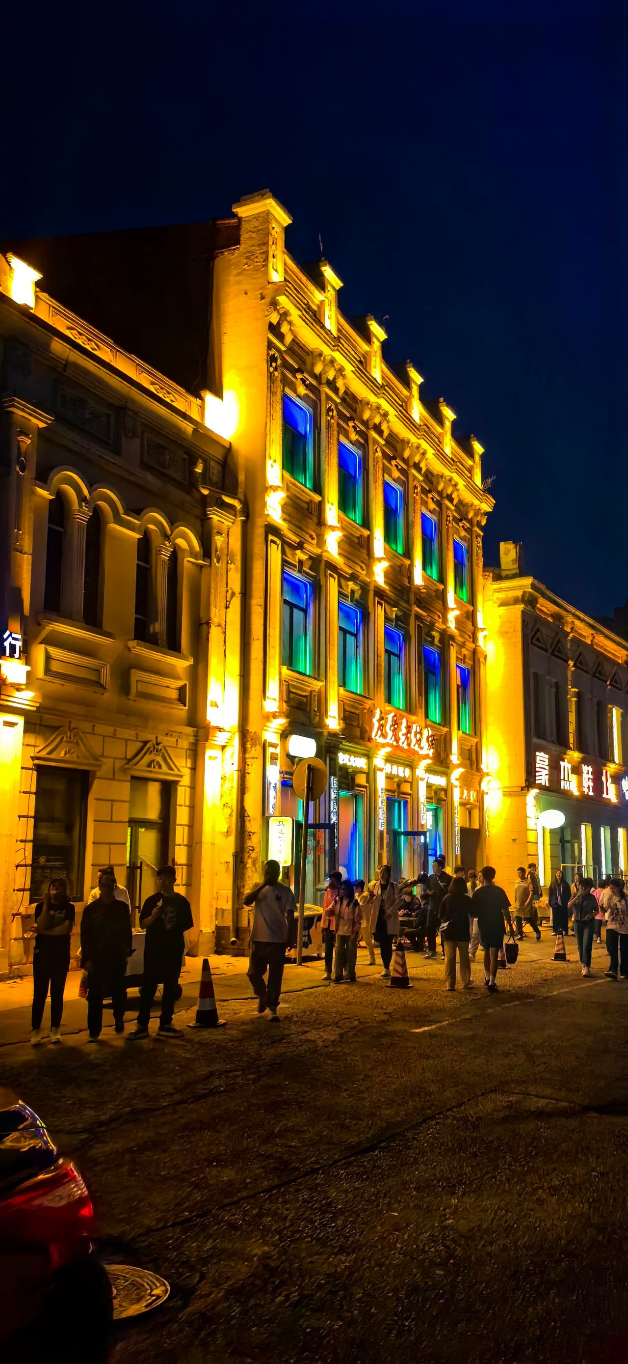 Near attractions, worry-free dining