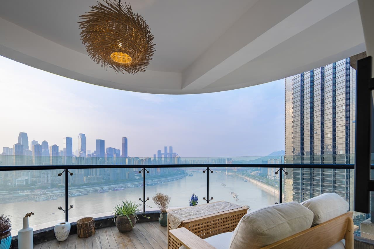 Riverfront luxury apartments opposite Jiefangbei and Hongyadong