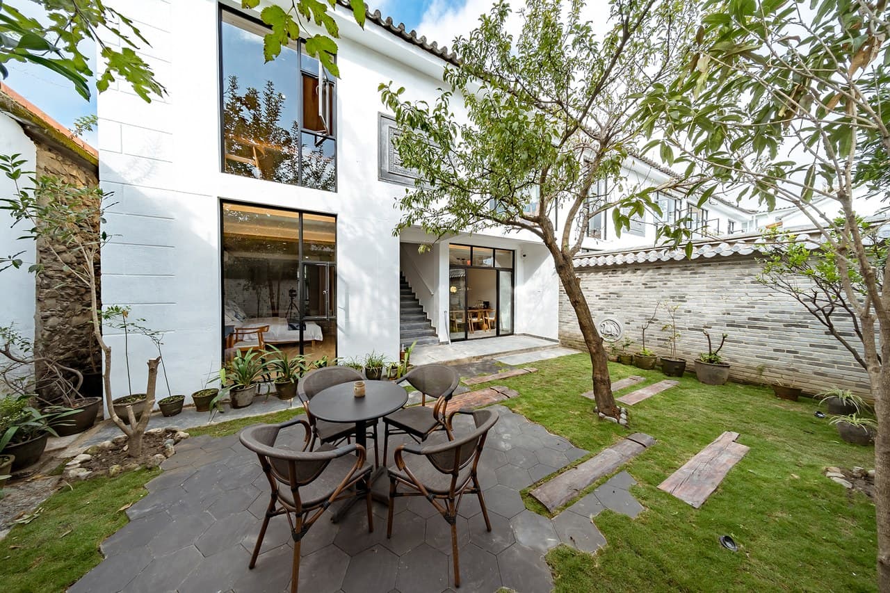 Private courtyard house