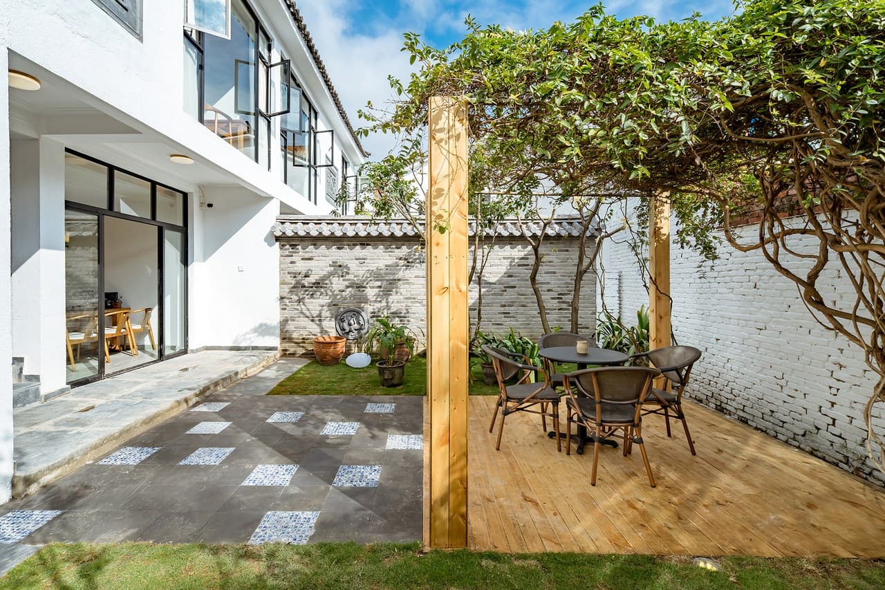Detached house, fully private