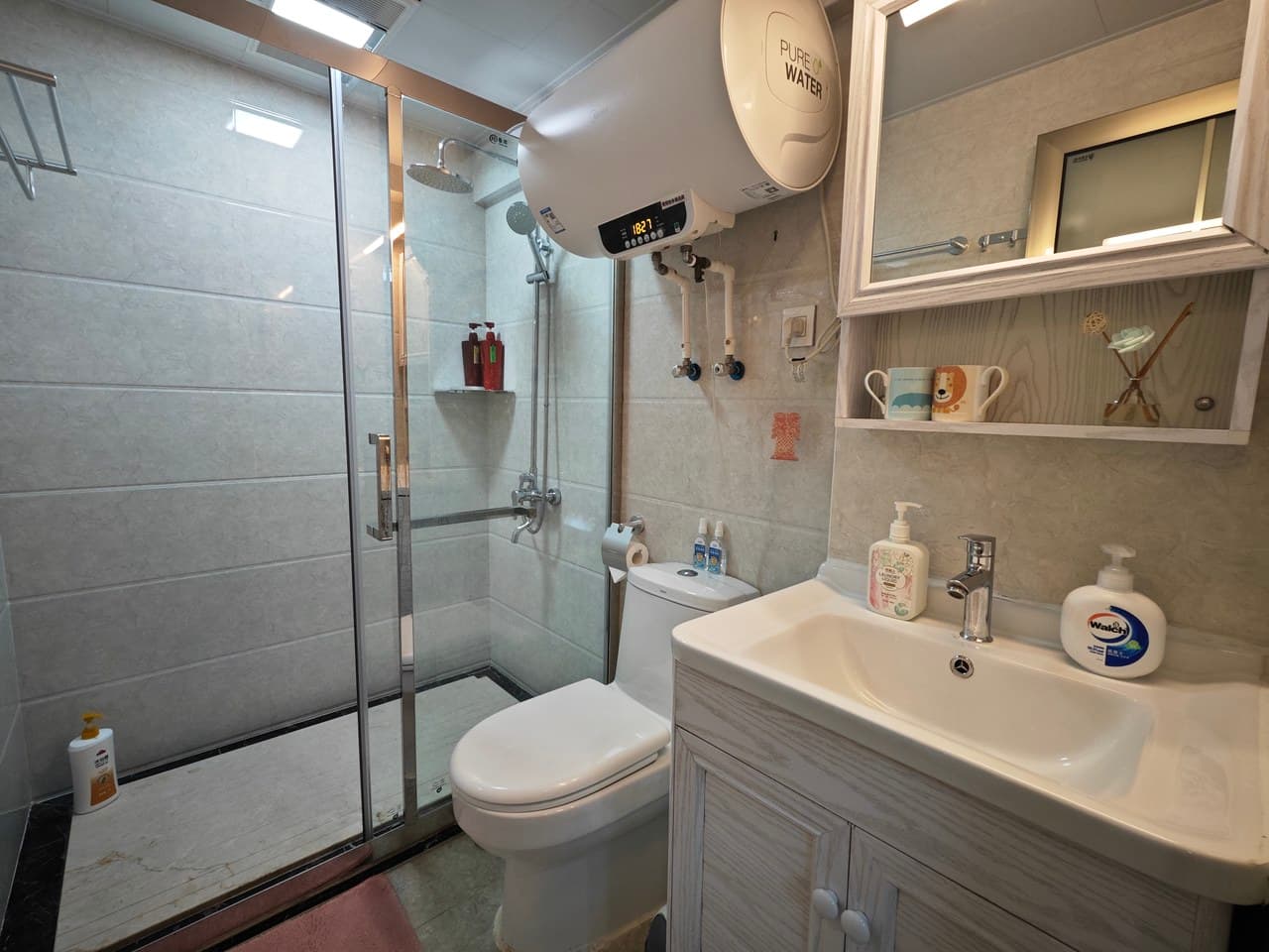Home-style guesthouse, close to scenic spots and commercial areas.