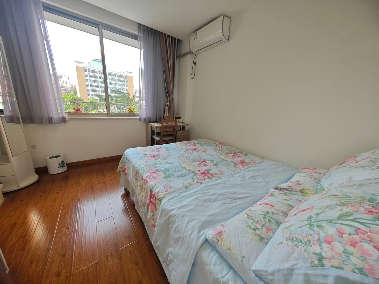 Home-style guesthouse, close to scenic spots and commercial areas.