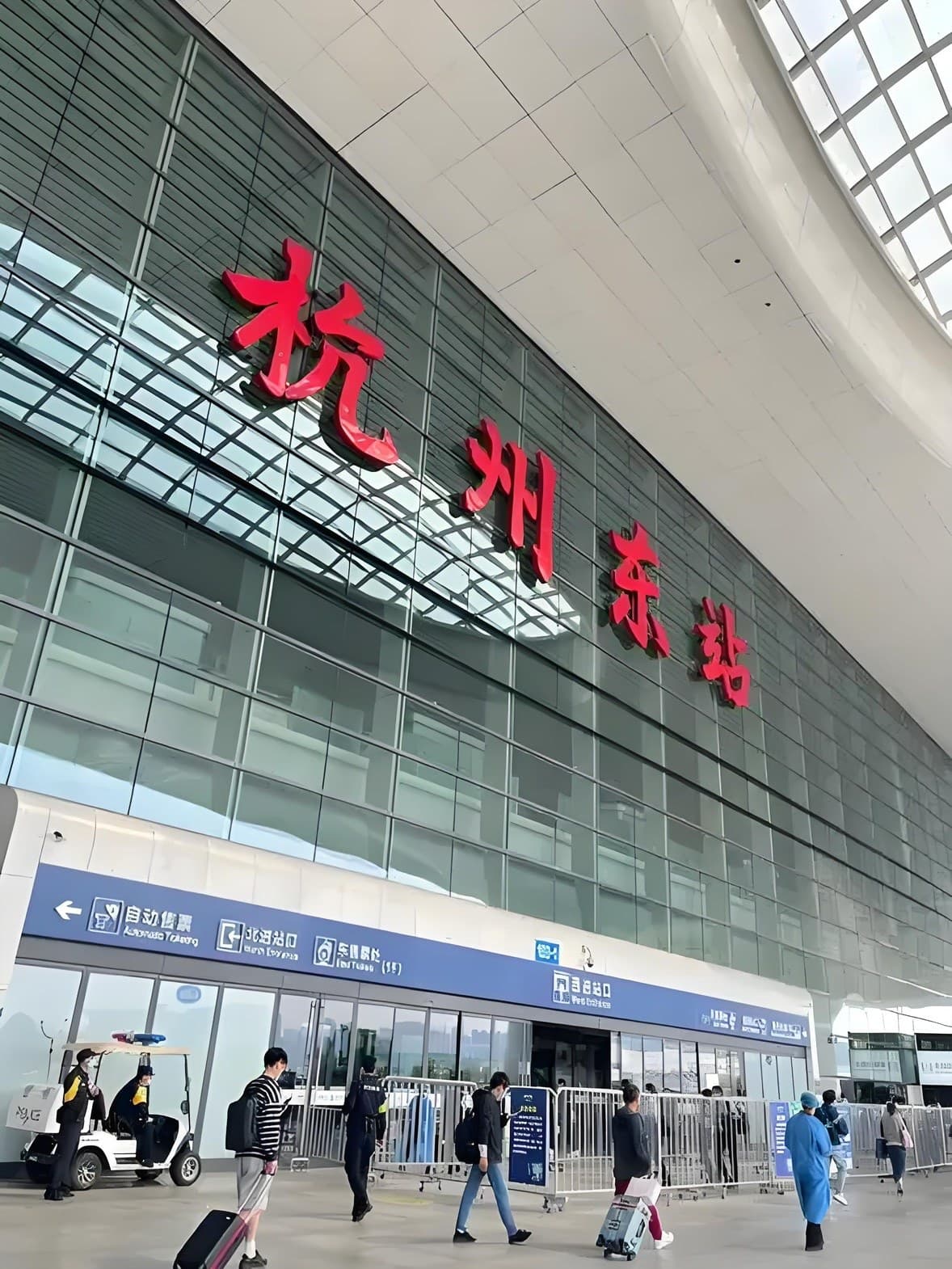 It is close to the business district and East Station, and has particularly convenient transportation.