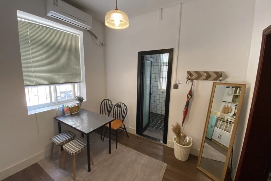 View photo 2