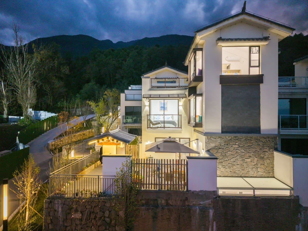 [At the foot of Cangshan Mountain | Convenient transportation and close to scenic spots]