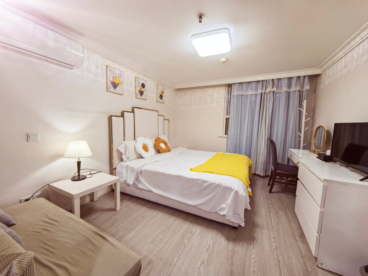 Double room at People's Square, Nanjing Road Pedestrian Street
