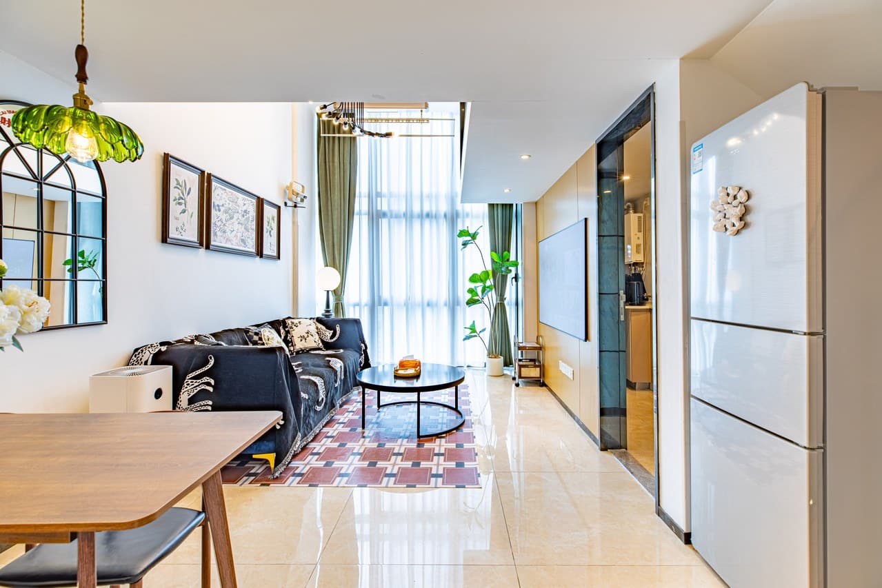 High-value LOFT three-bedroom, two-living room suite