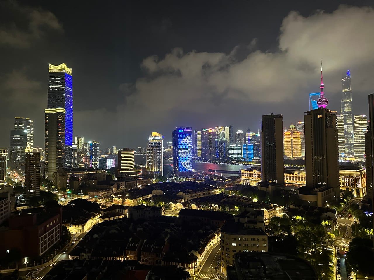 Enjoy the sea view from Guanlan • Experience the magic of Shanghai