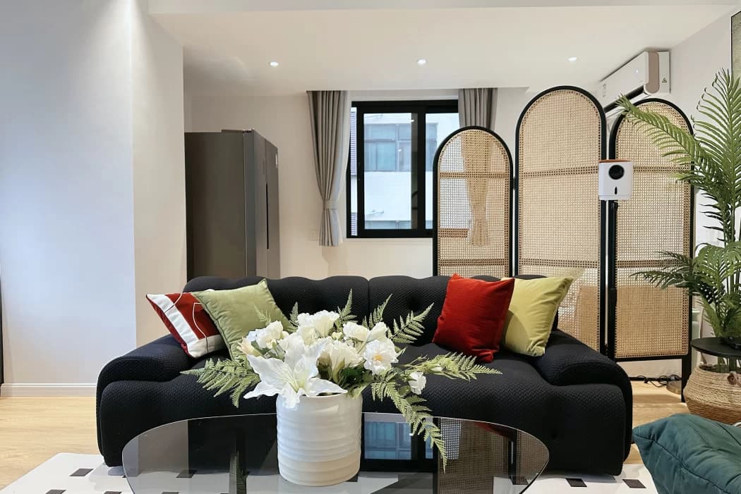 3-bedroom apartment for rent in the North Bund area | Landlord is a bearded man