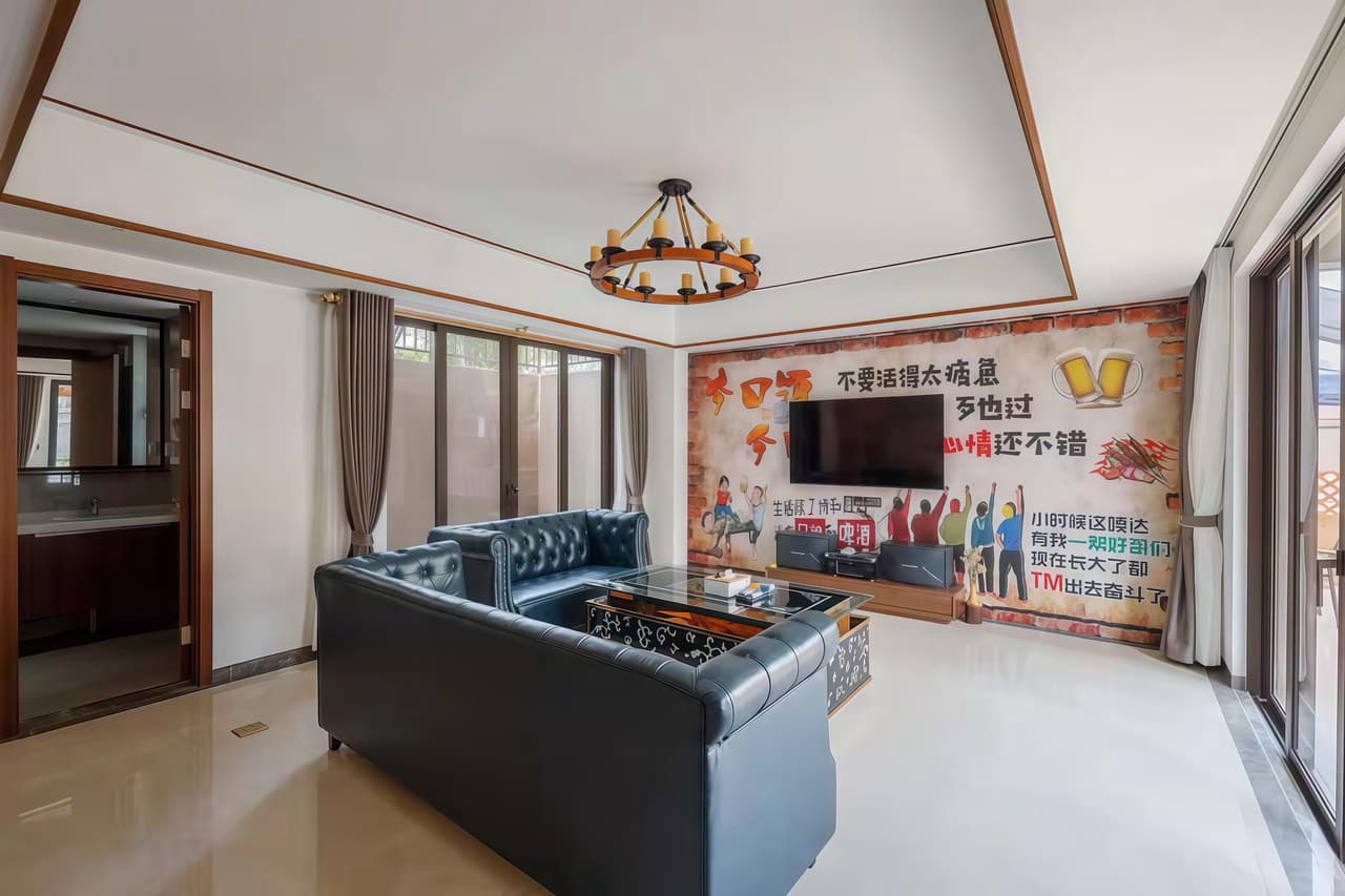 Fully equipped, butler service, and abundant entertainment options